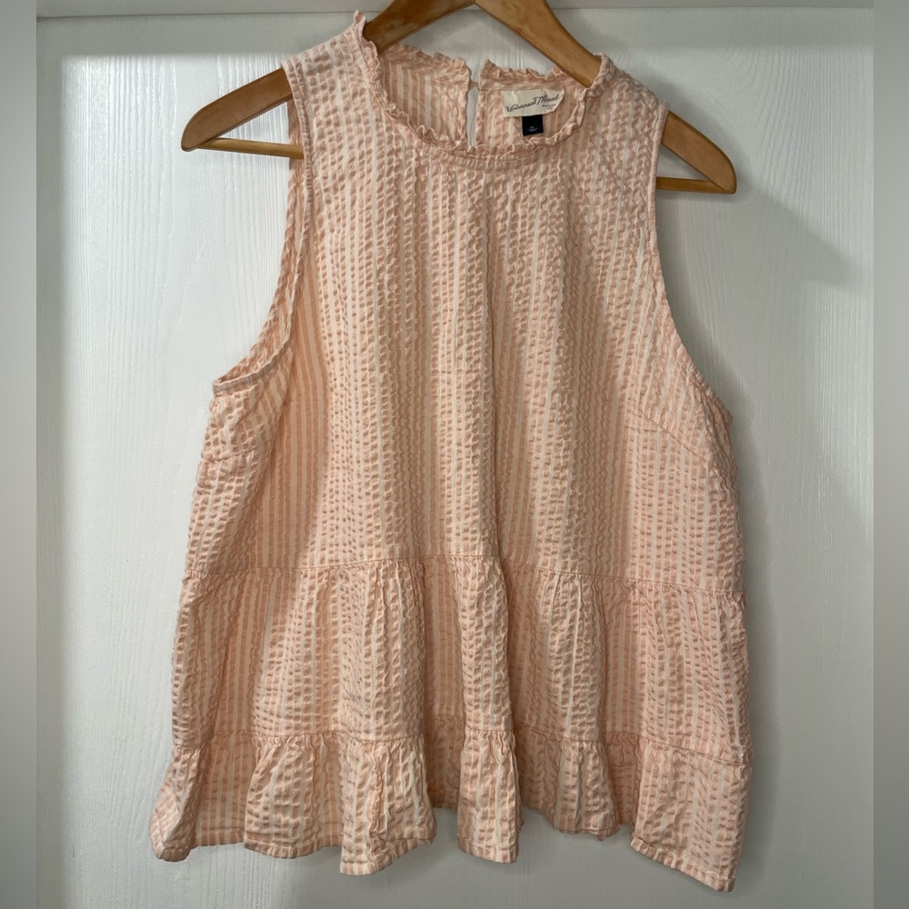 Universal Threads Sleeveless Peplum Top in white and pink. Size XL